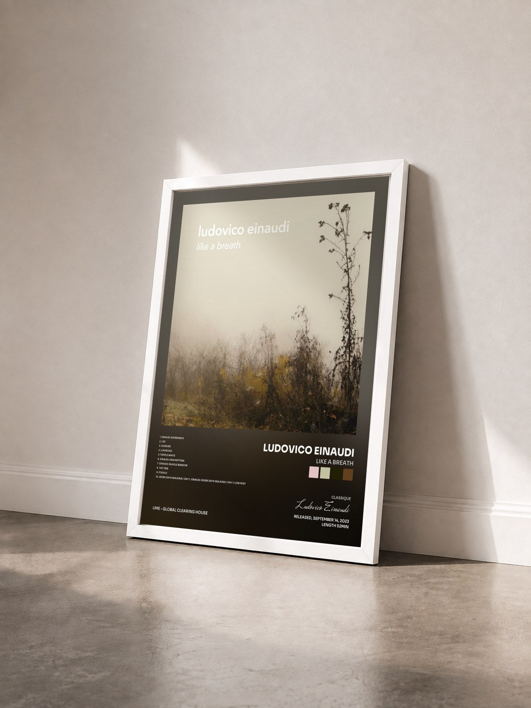 #blanc Tableau de l'album Like A Breath de Ludovico Einaudi vu de trois quarts, cadre blanc