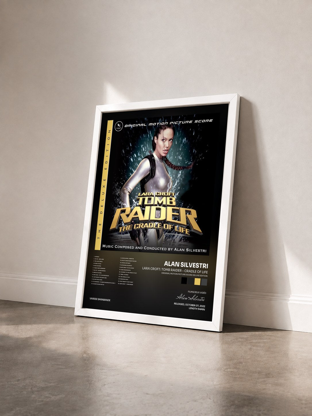 #blanc Tableau de l'album Lara Croft: Tomb Raider - Cradle Of Life (Original Motion Picture Score Deluxe Edition) de Alan Silvestri vu de trois quarts, cadre blanc