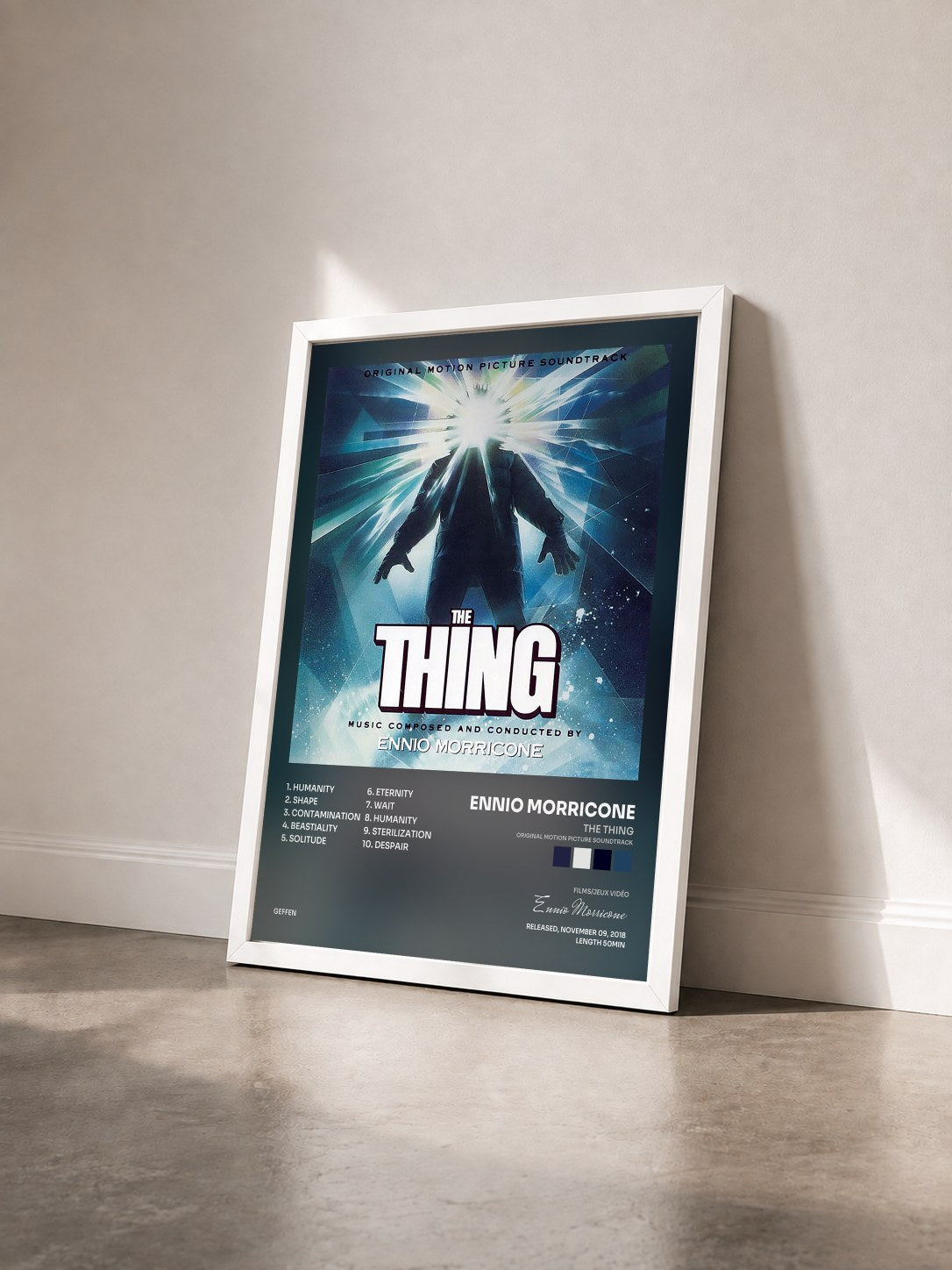 #blanc Tableau de l'album The Thing (Original Motion Picture Soundtrack) de Ennio Morricone vu de trois quarts, cadre blanc