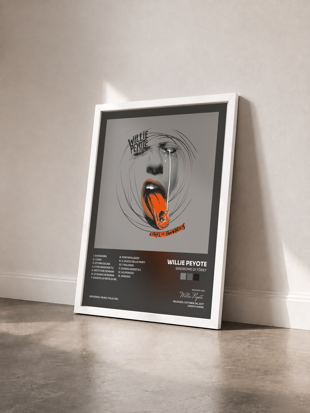 #blanc Tableau de l'album Sindrome di Tôret de Willie Peyote vu de trois quarts, cadre blanc