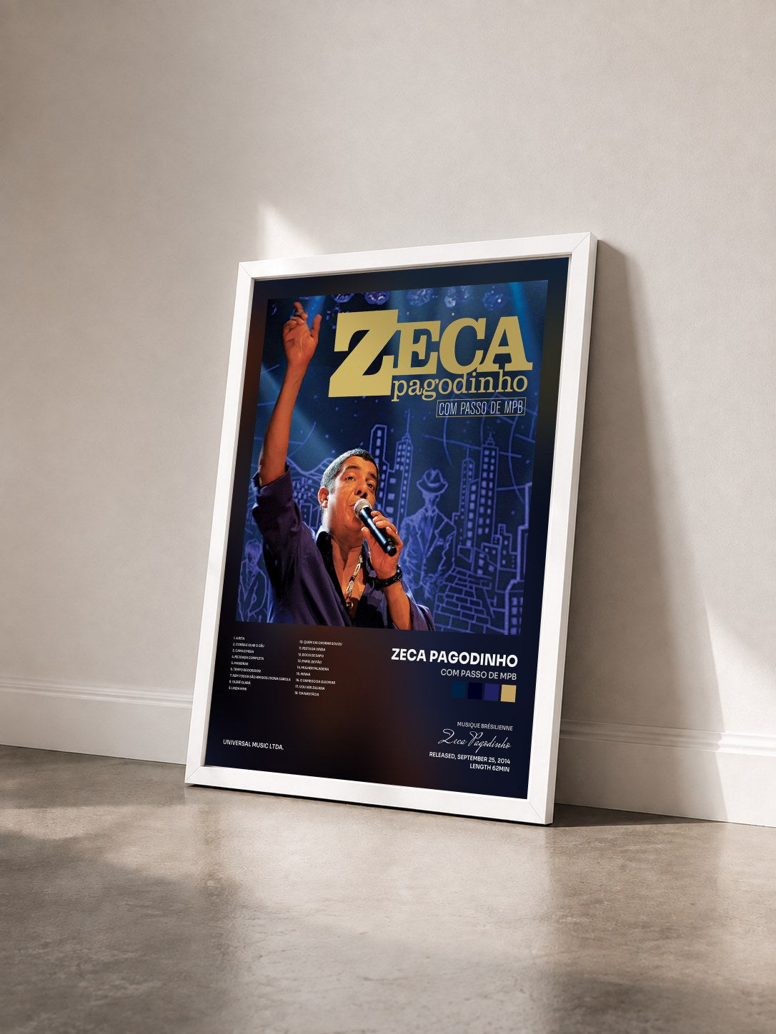 #blanc Tableau de l'album Com Passo De MPB de Zeca Pagodinho vu de trois quarts, cadre blanc