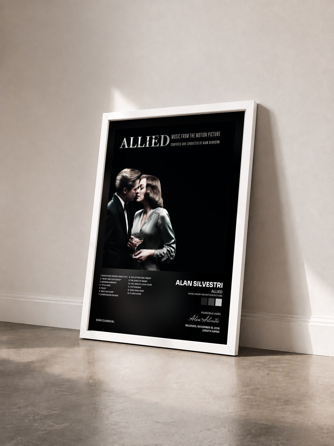 #blanc Tableau de l'album Allied (Music from the Motion Picture) de Alan Silvestri vu de trois quarts, cadre blanc