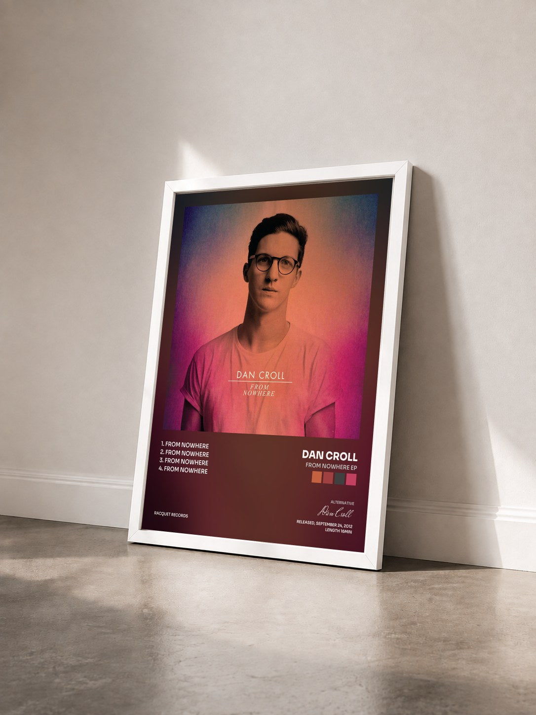 #blanc Tableau de l'album From Nowhere EP de Dan Croll vu de trois quarts, cadre blanc