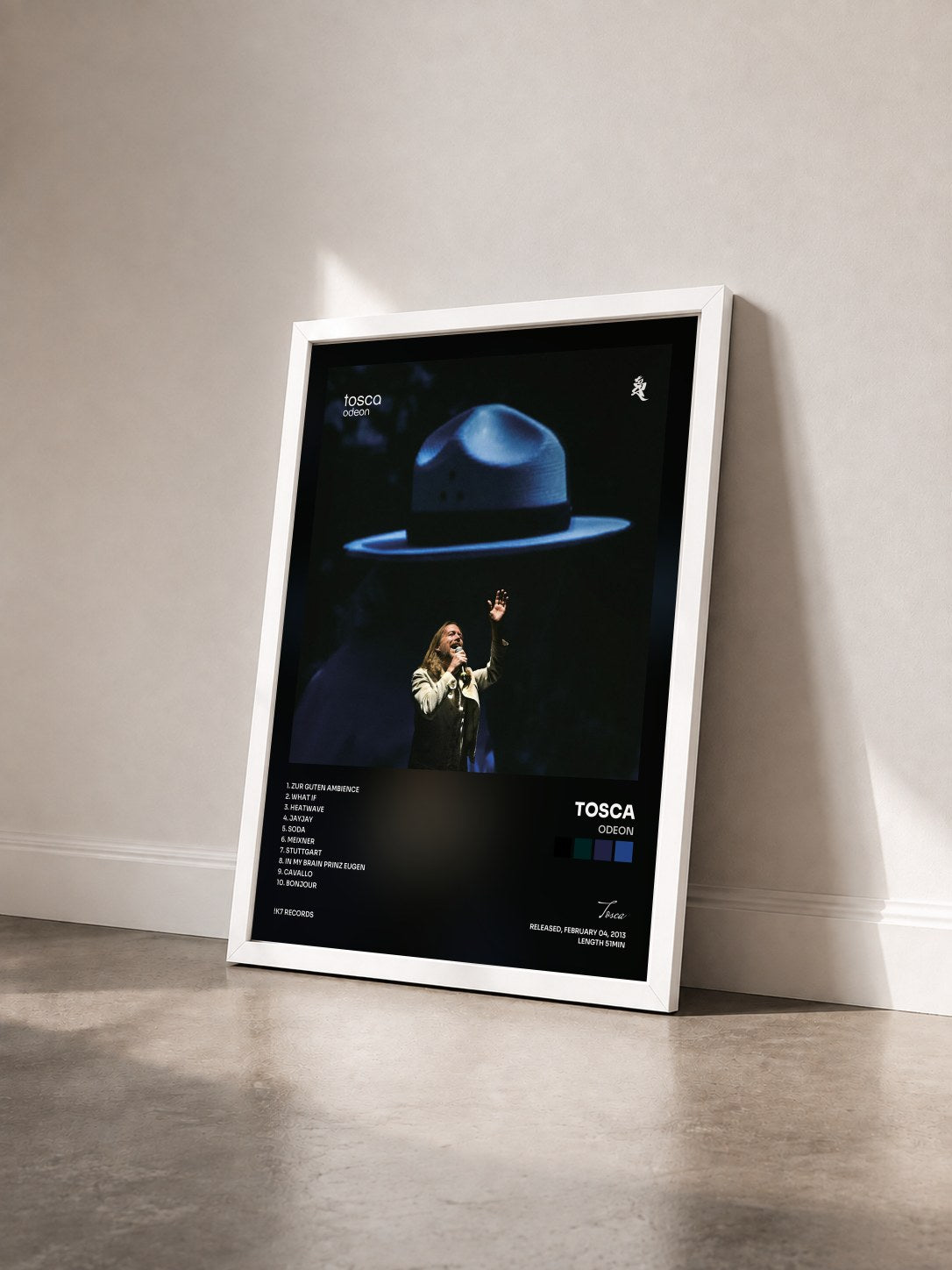 #blanc Tableau de l'album Odeon de Tosca vu de trois quarts, cadre blanc