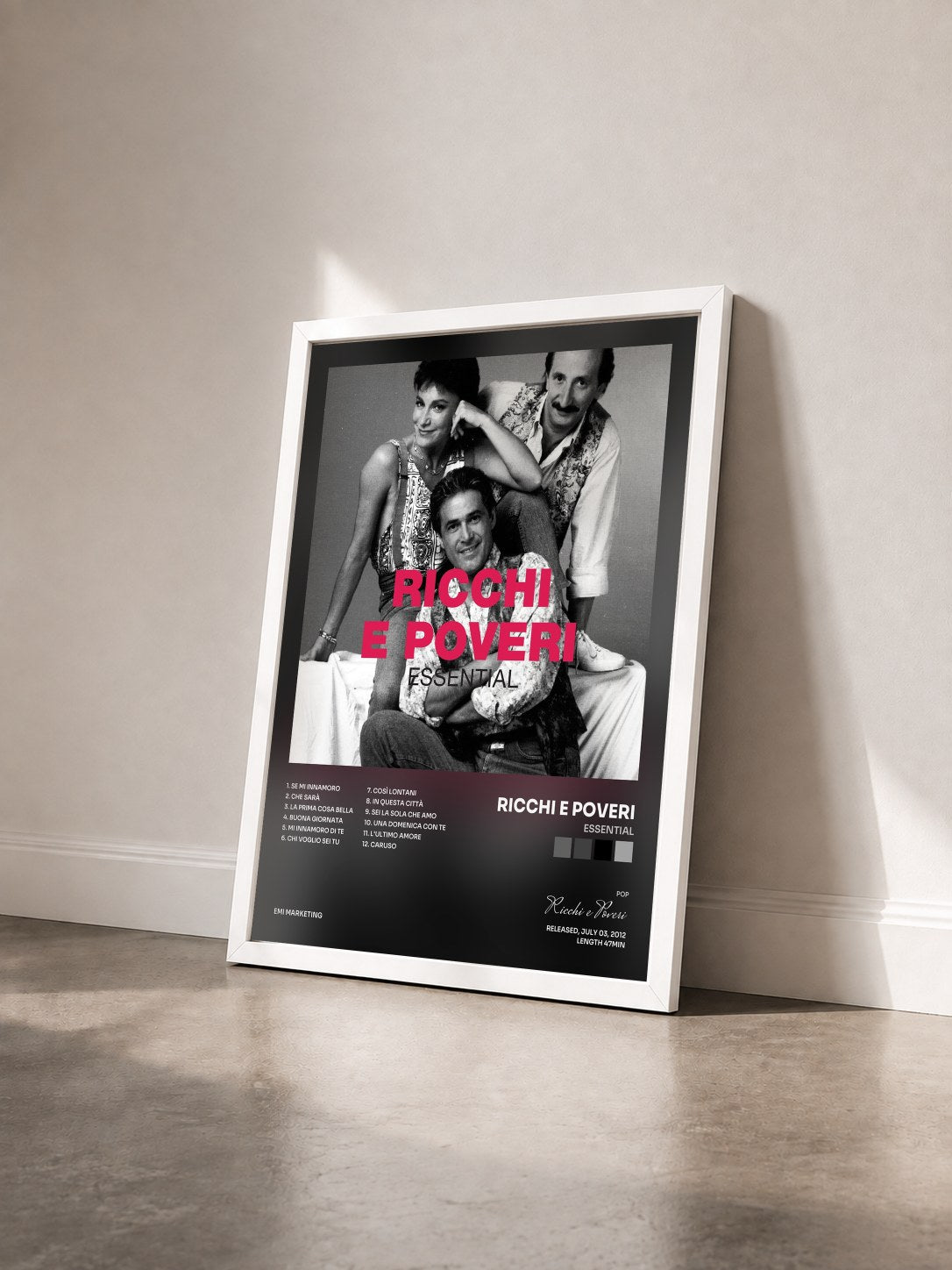 #blanc Tableau de l'album Essential de Ricchi e Poveri vu de trois quarts, cadre blanc