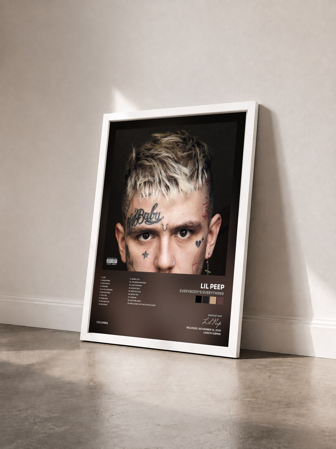#blanc Tableau de l'album EVERYBODY'S EVERYTHING de Lil Peep vu de trois quarts, cadre blanc