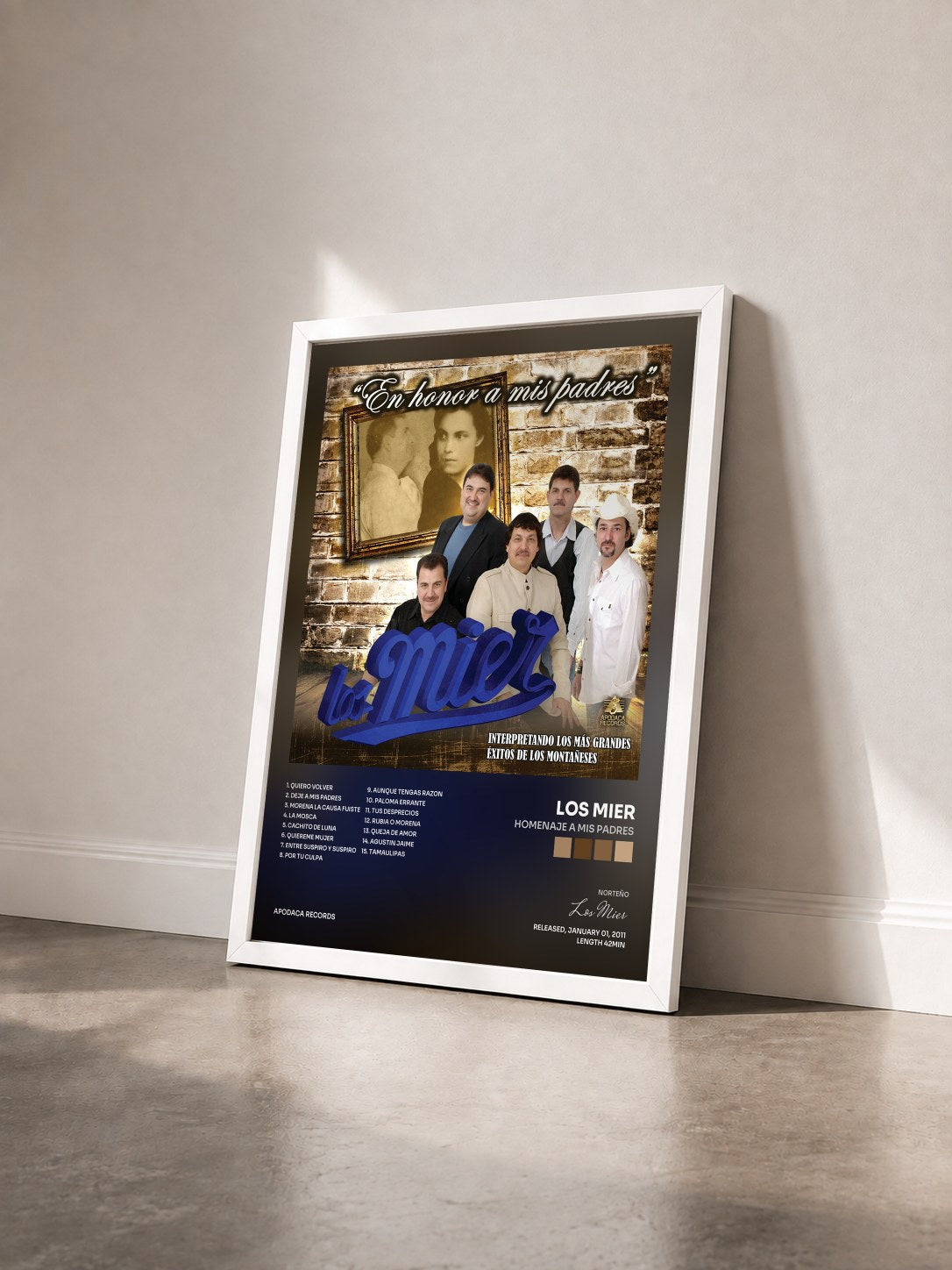 #blanc Tableau de l'album Homenaje a Mis Padres de Los Mier vu de trois quarts, cadre blanc