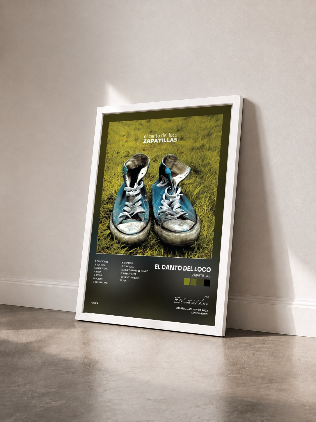 #blanc Tableau de l'album Zapatillas de El Canto del Loco vu de trois quarts, cadre blanc
