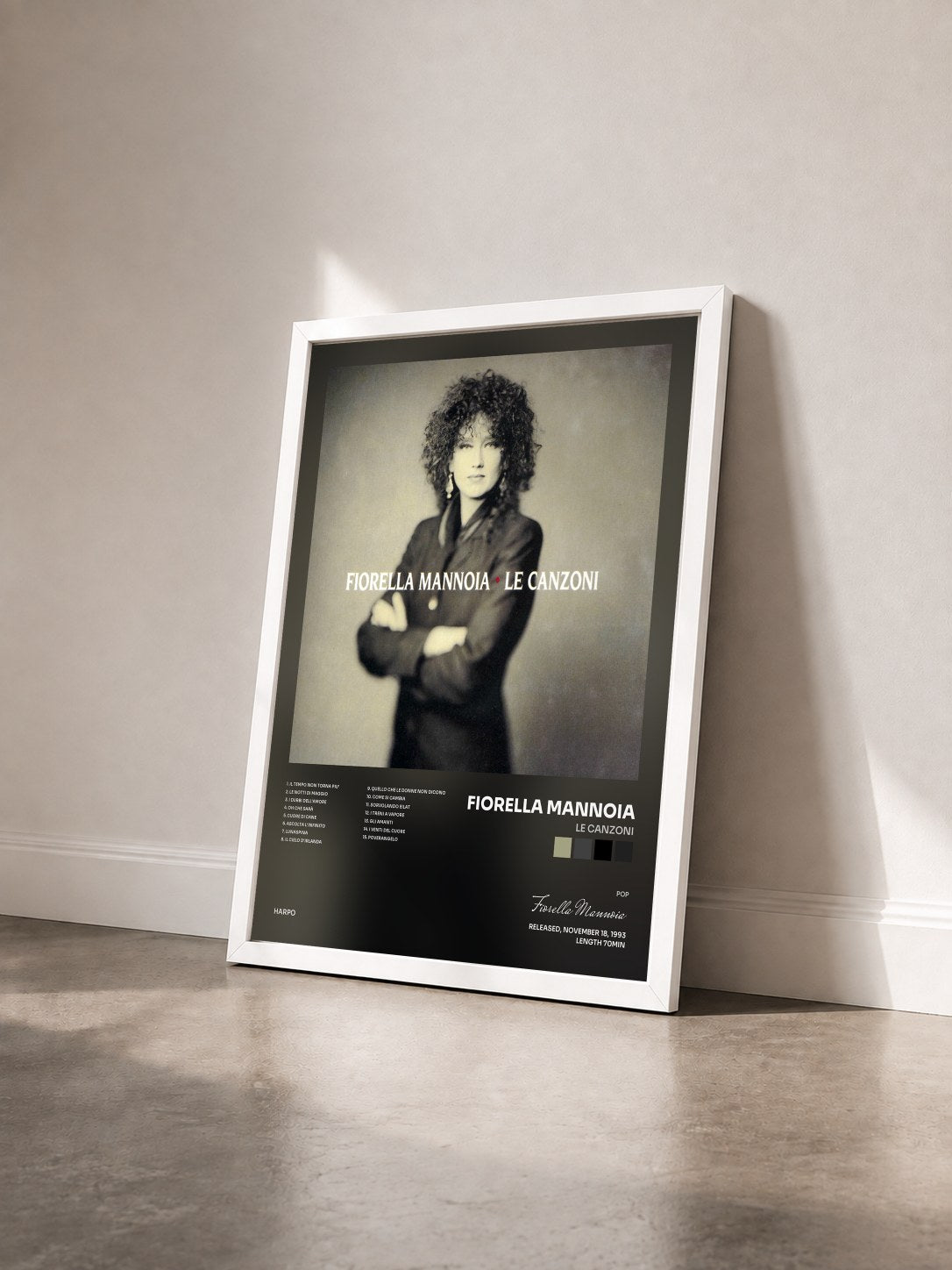 #blanc Tableau de l'album Le Canzoni de Fiorella Mannoia vu de trois quarts, cadre blanc