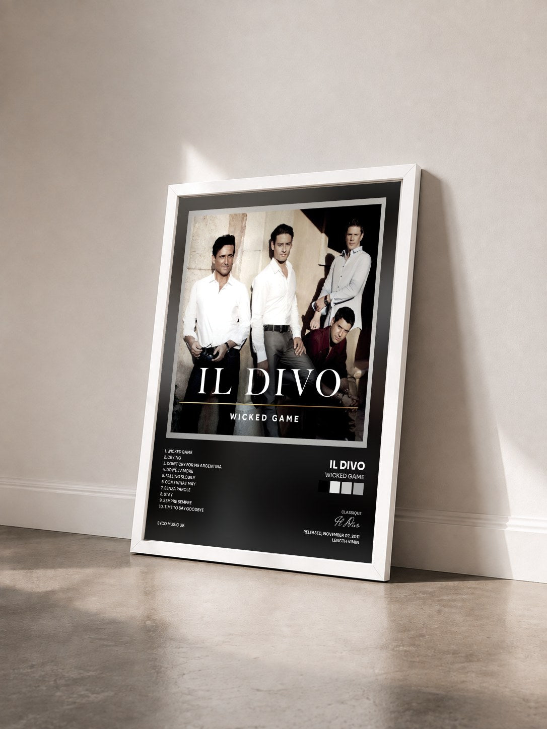 #blanc Tableau de l'album Wicked Game de Il Divo vu de trois quarts, cadre blanc
