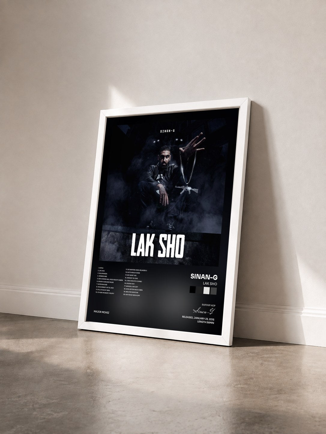 #blanc Tableau de l'album Lak Sho de Sinan-G vu de trois quarts, cadre blanc