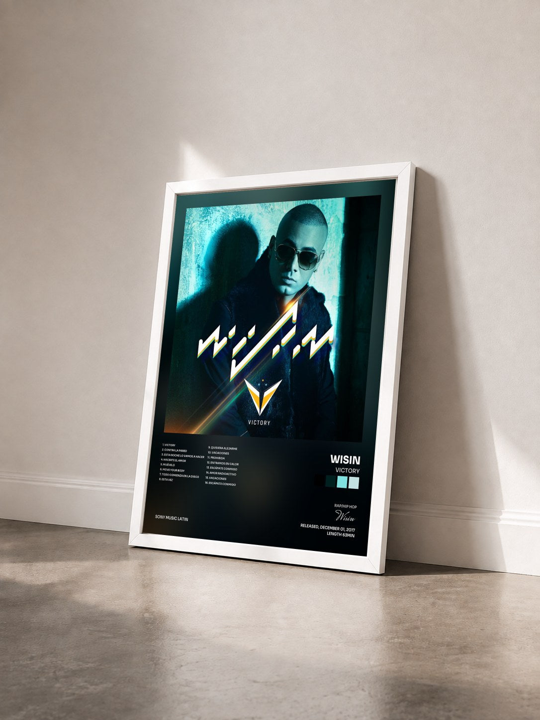 #blanc Tableau de l'album Victory de Wisin vu de trois quarts, cadre blanc