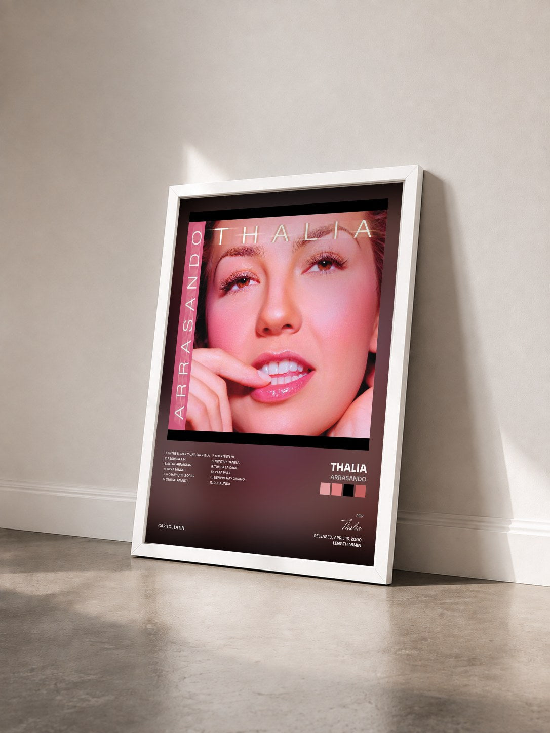 #blanc Tableau de l'album Arrasando de Thalia vu de trois quarts, cadre blanc
