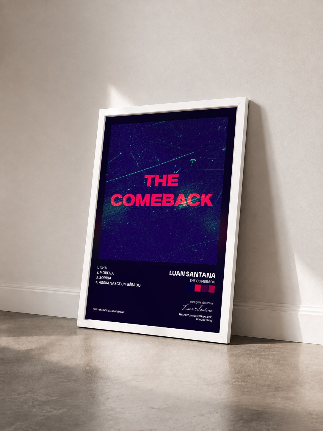 #blanc Tableau de l'album THE COMEBACK de Luan Santana vu de trois quarts, cadre blanc