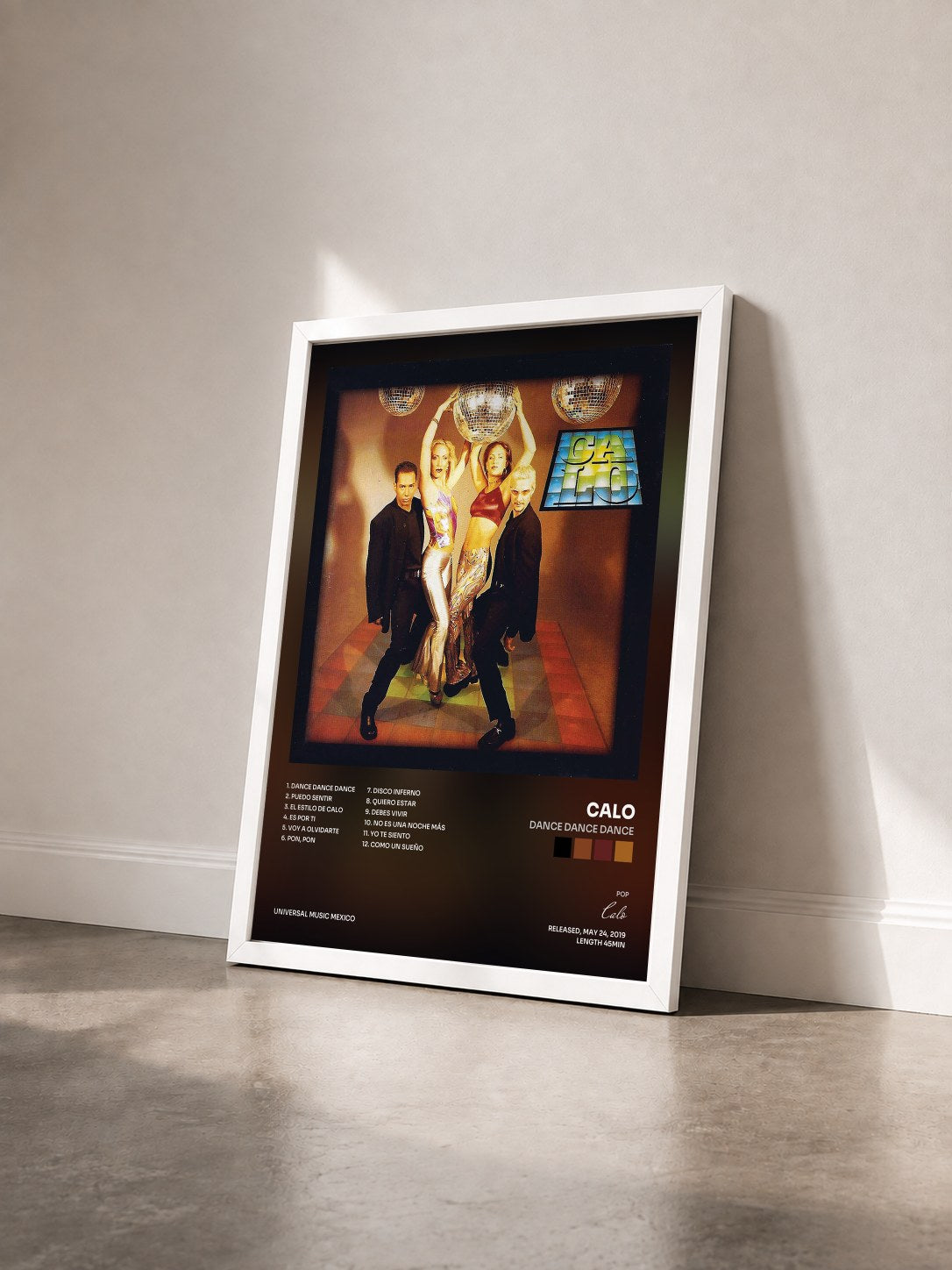 #blanc Tableau de l'album Dance Dance Dance de Calo vu de trois quarts, cadre blanc