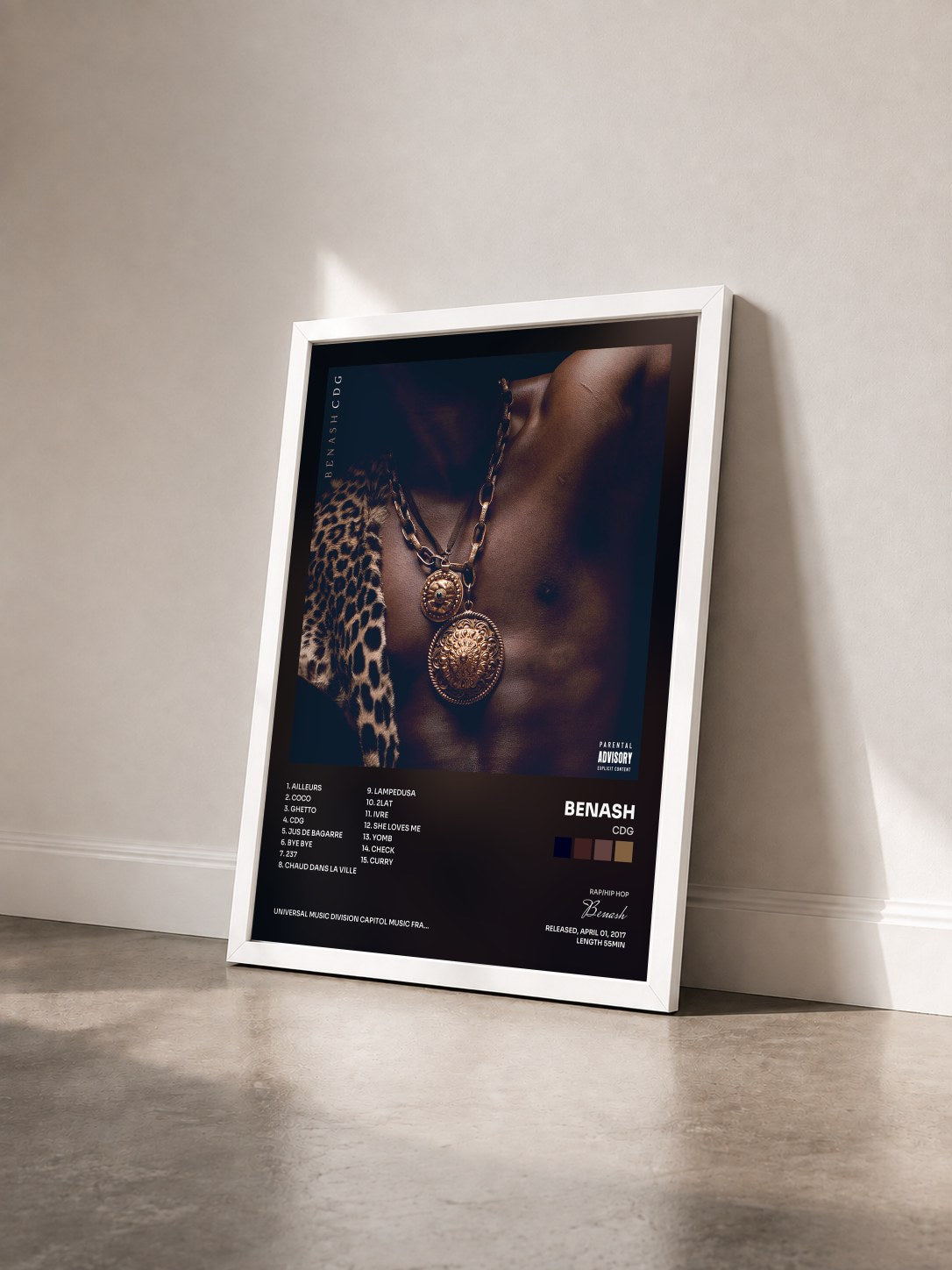 #blanc Tableau de l'album CDG de Benash vu de trois quarts, cadre blanc
