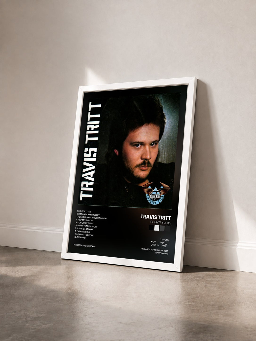 #blanc Tableau de l'album Country Club de Travis Tritt vu de trois quarts, cadre blanc