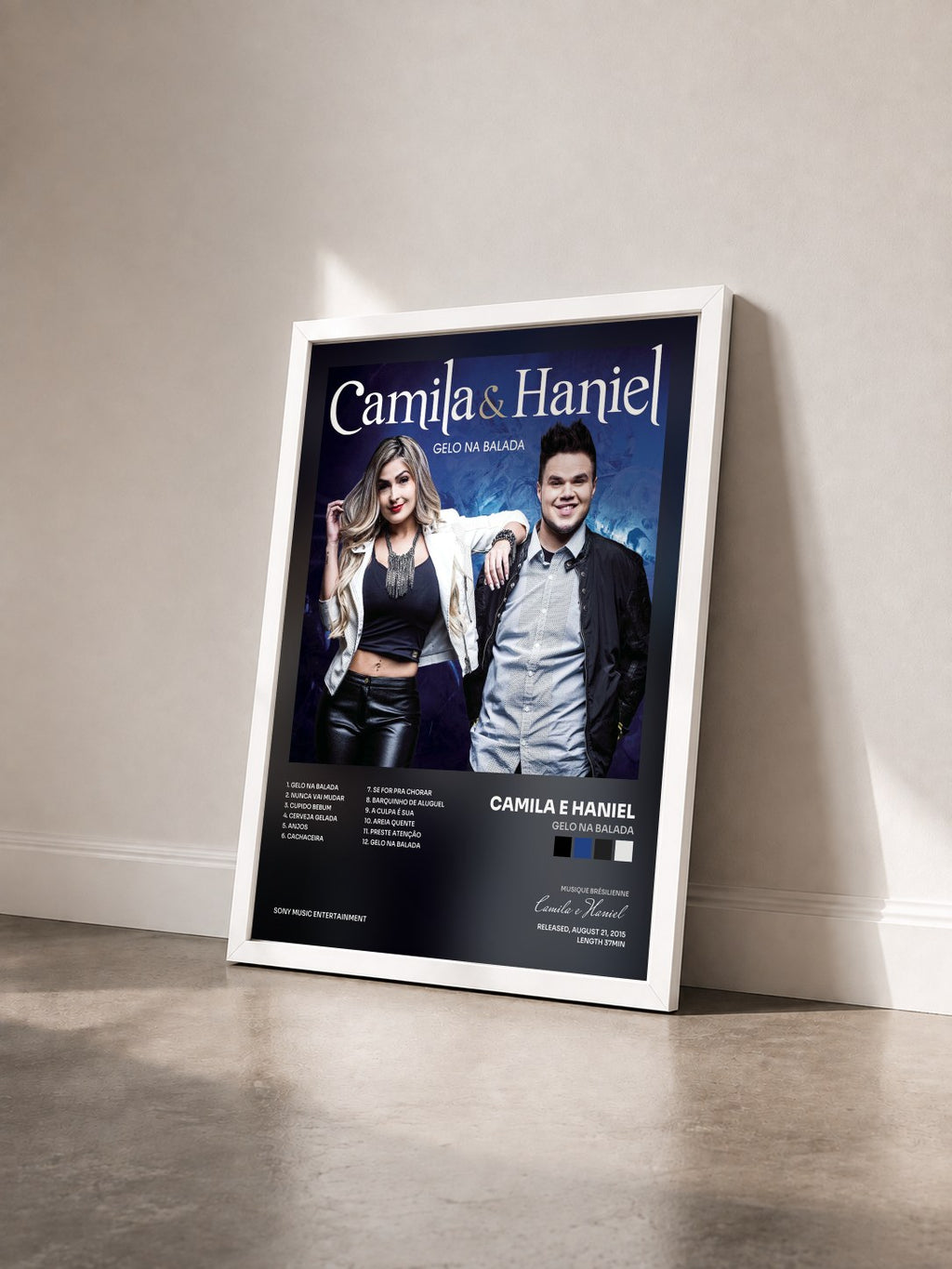 #blanc Tableau de l'album Gelo na Balada de Camila e Haniel vu de trois quarts, cadre blanc