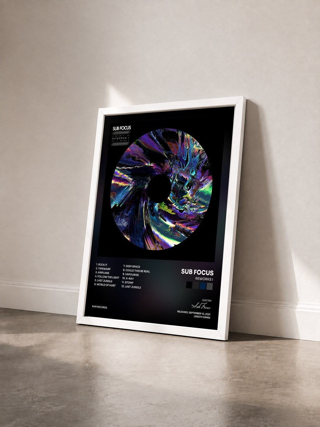 #blanc Tableau de l'album Reworks I de Sub Focus vu de trois quarts, cadre blanc
