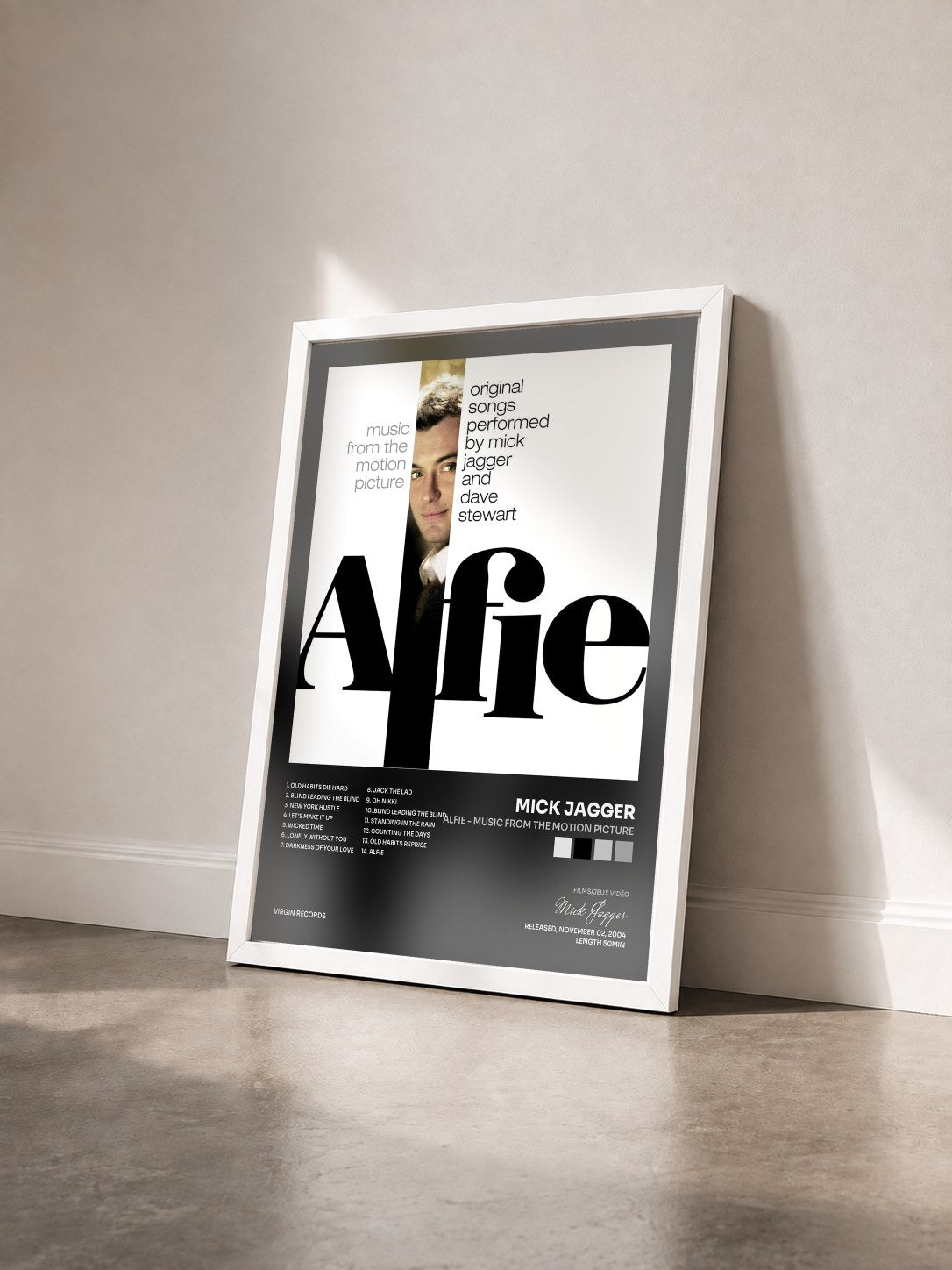 #blanc Tableau de l'album Alfie - Music From The Motion Picture de Mick Jagger vu de trois quarts, cadre blanc