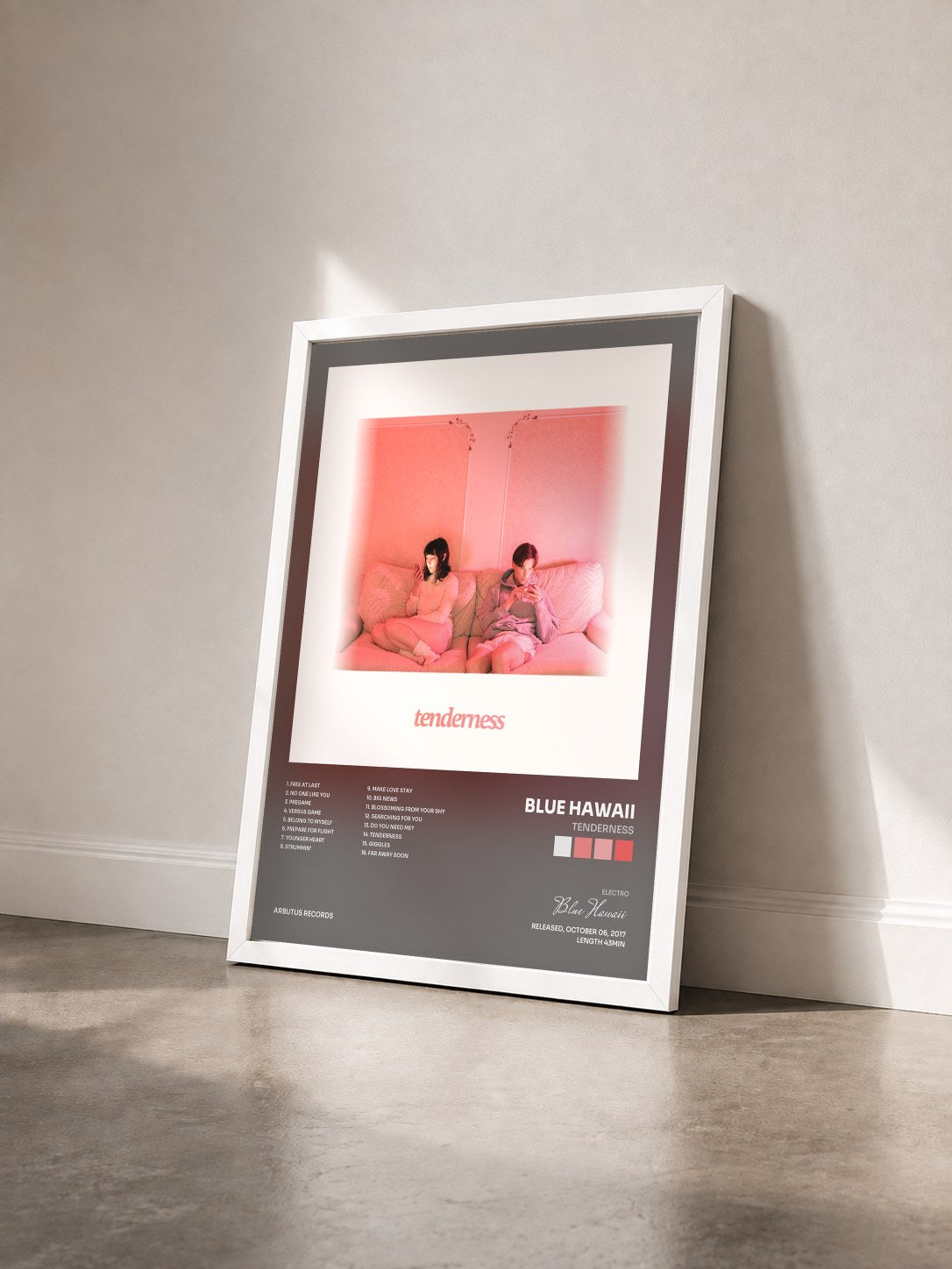#blanc Tableau de l'album Tenderness de Blue Hawaii vu de trois quarts, cadre blanc