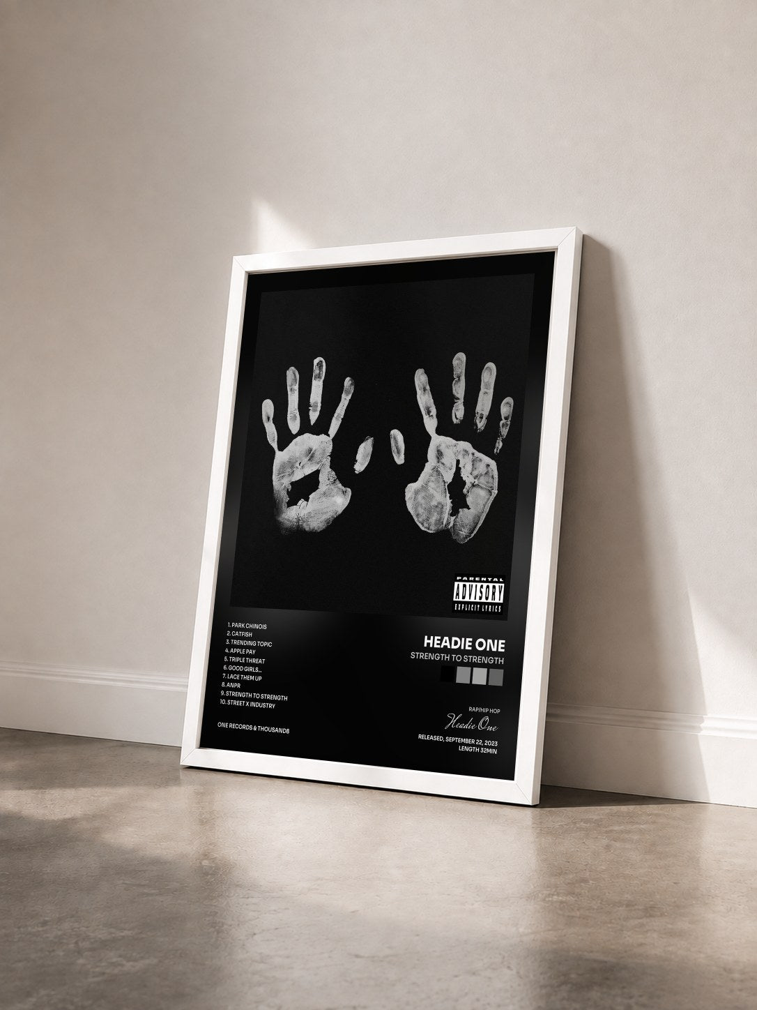 #blanc Tableau de l'album STRENGTH TO STRENGTH de Headie One vu de trois quarts, cadre blanc