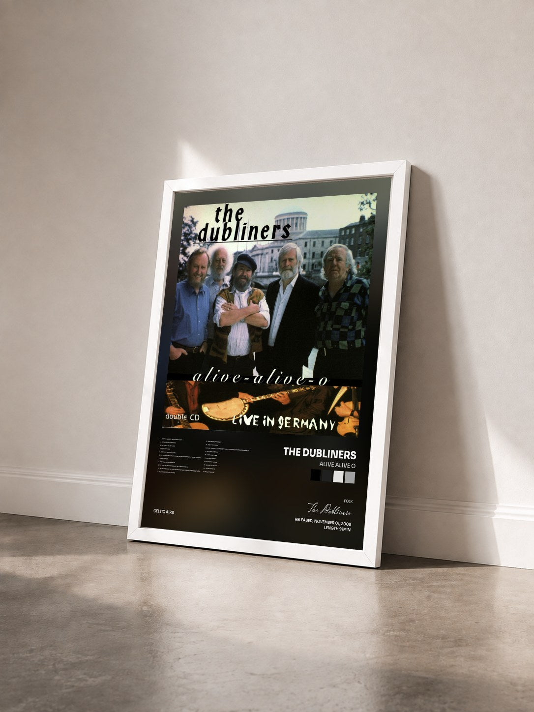 #blanc Tableau de l'album Alive Alive O de The Dubliners vu de trois quarts, cadre blanc
