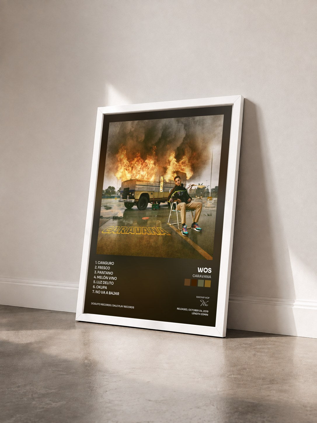 #blanc Tableau de l'album CARAVANA de Wos vu de trois quarts, cadre blanc