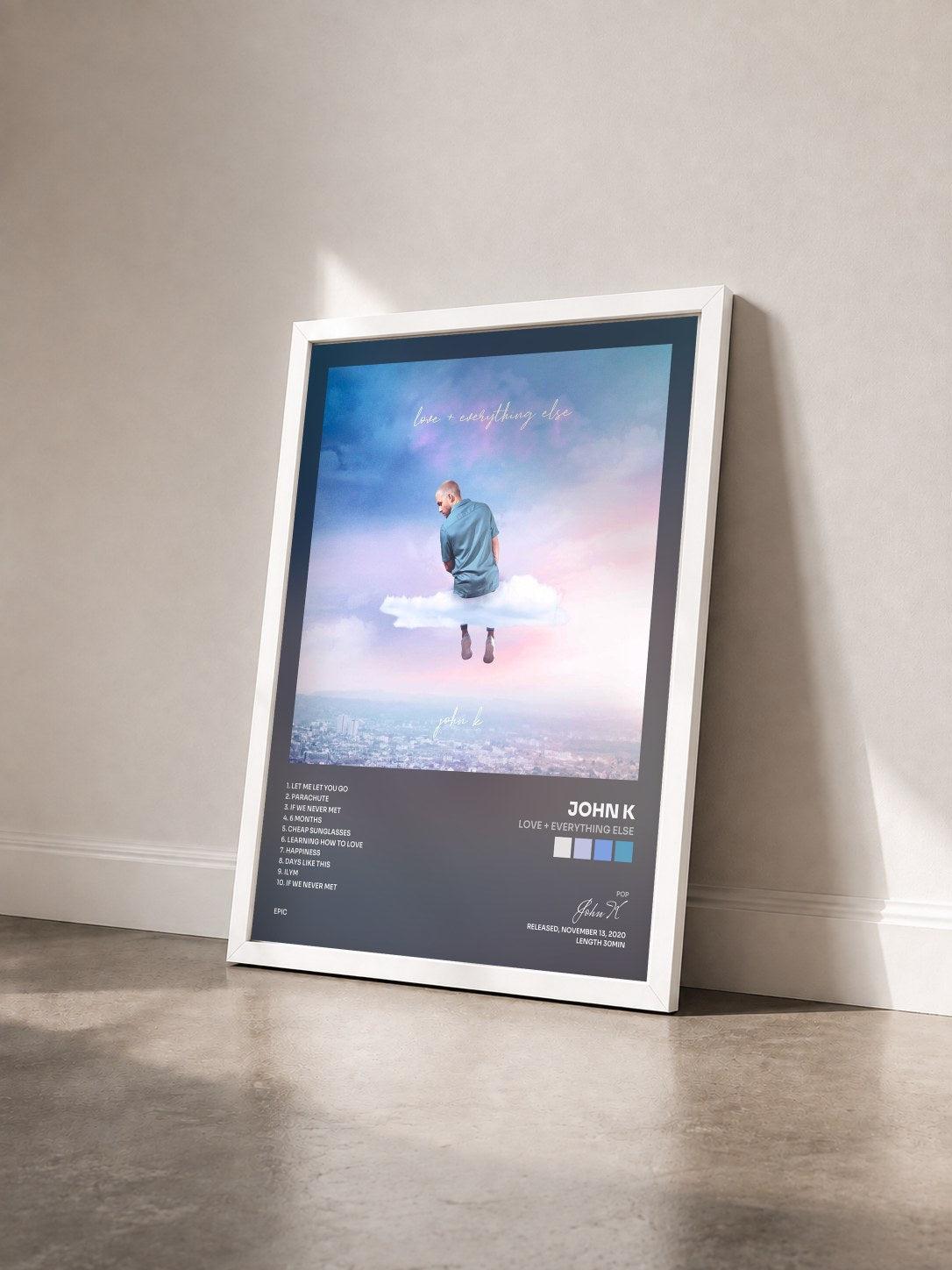 #blanc Tableau de l'album love + everything else de John K vu de trois quarts, cadre blanc
