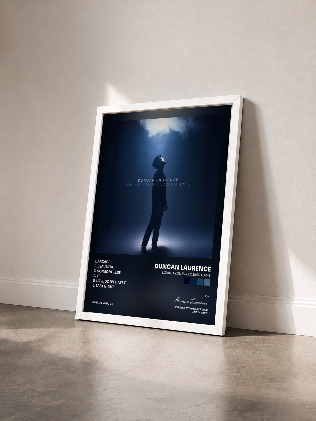 #blanc Tableau de l'album Loving You Is A Losing Game de Duncan Laurence vu de trois quarts, cadre blanc