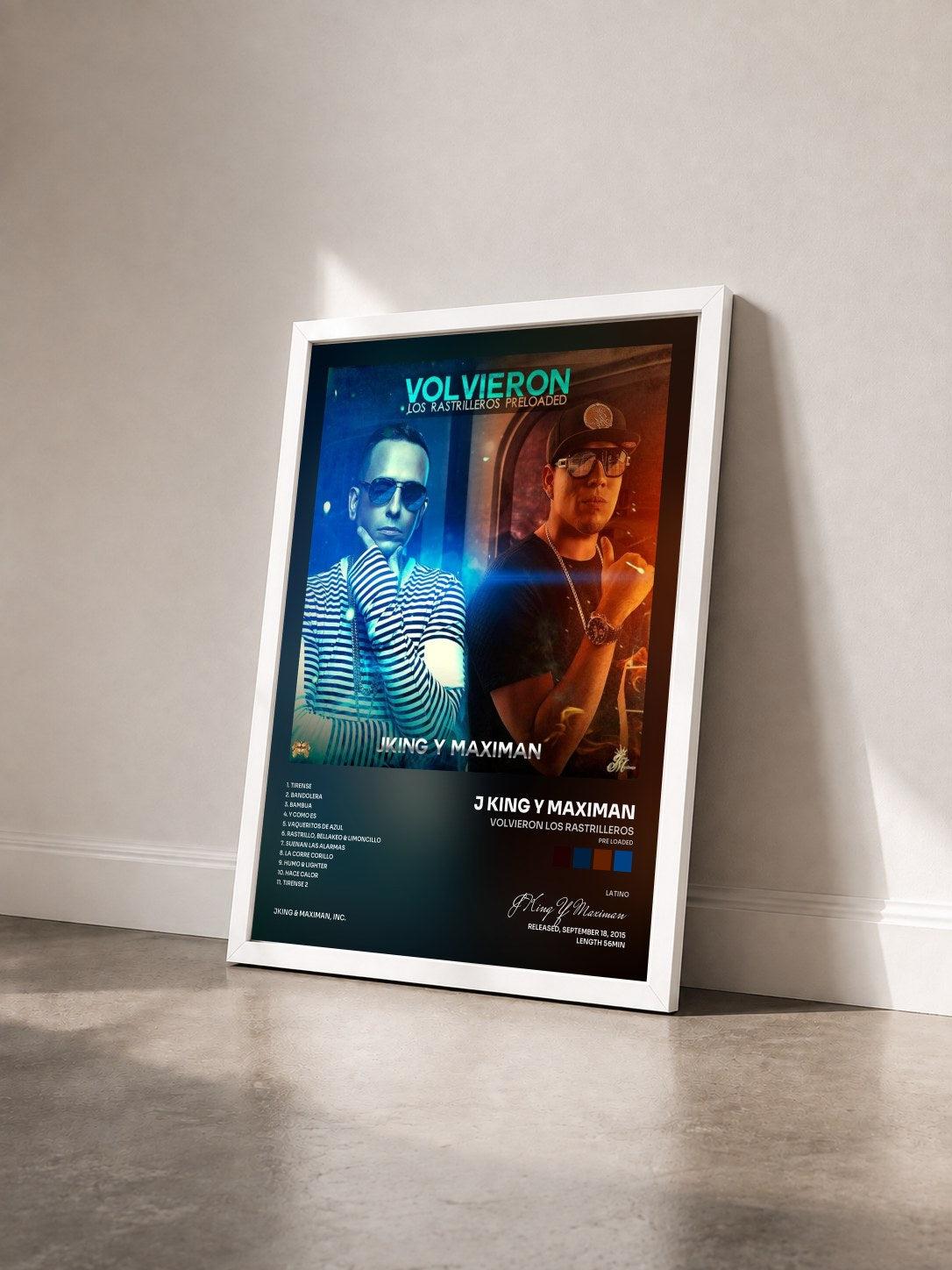 #blanc Tableau de l'album Volvieron los Rastrilleros (Pre Loaded) de J King Y Maximan vu de trois quarts, cadre blanc