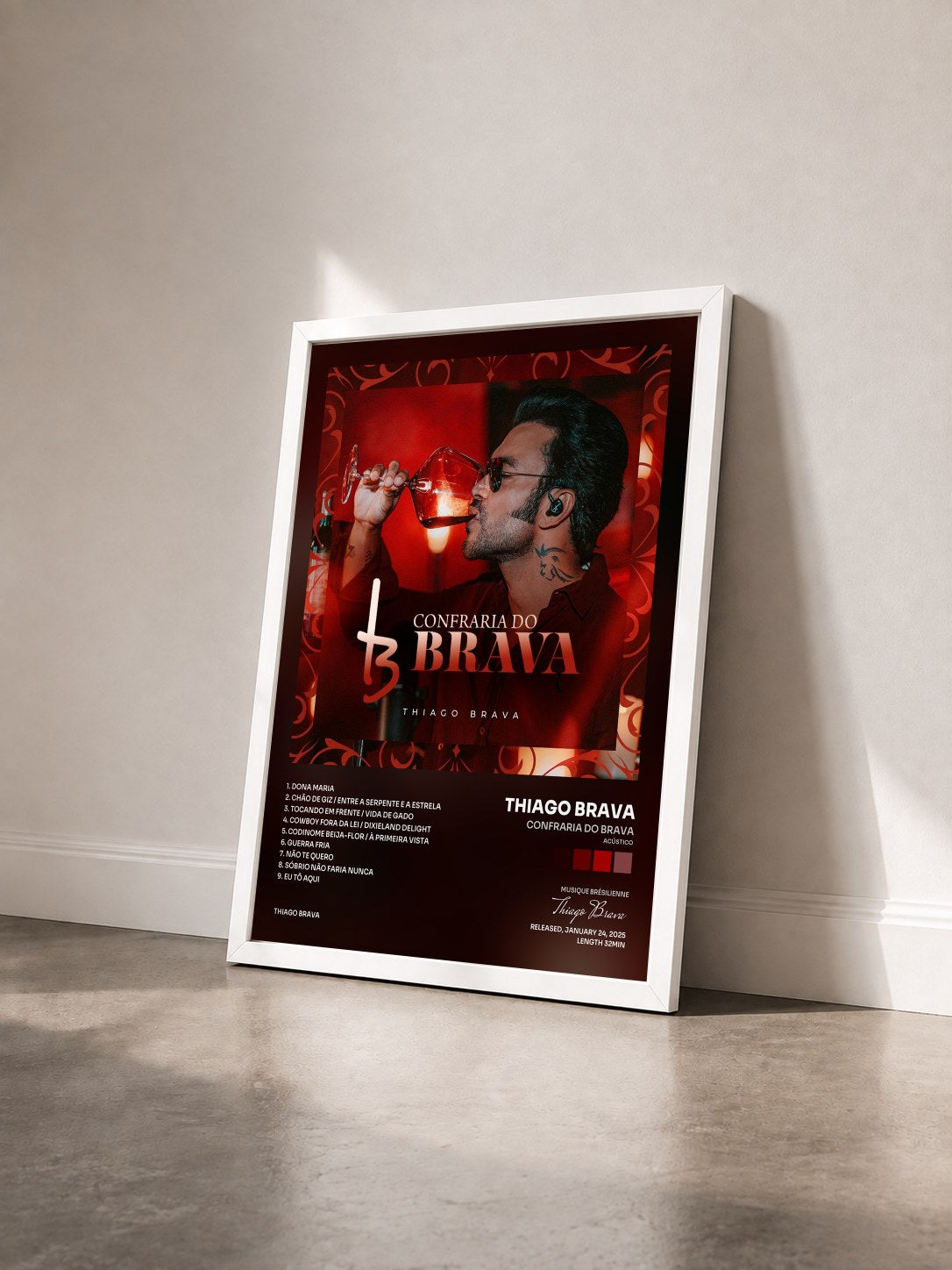 #blanc Tableau de l'album Confraria do Brava (Acústico) de Thiago Brava vu de trois quarts, cadre blanc