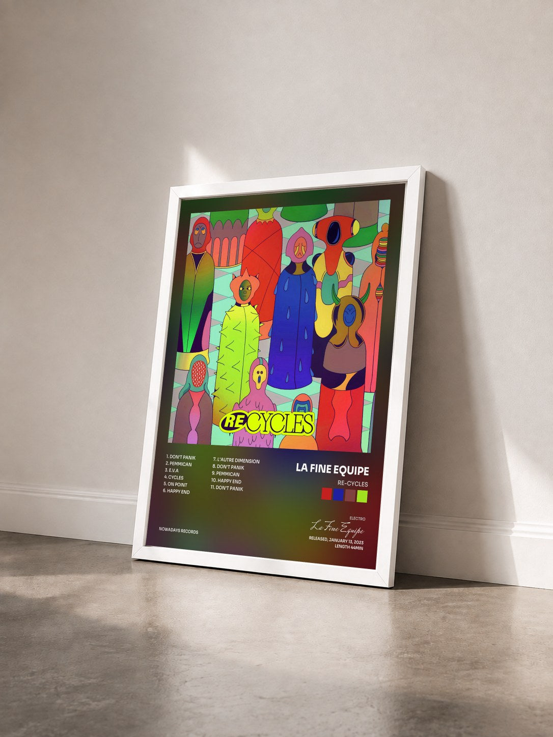 #blanc Tableau de l'album re-Cycles de La Fine Equipe vu de trois quarts, cadre blanc