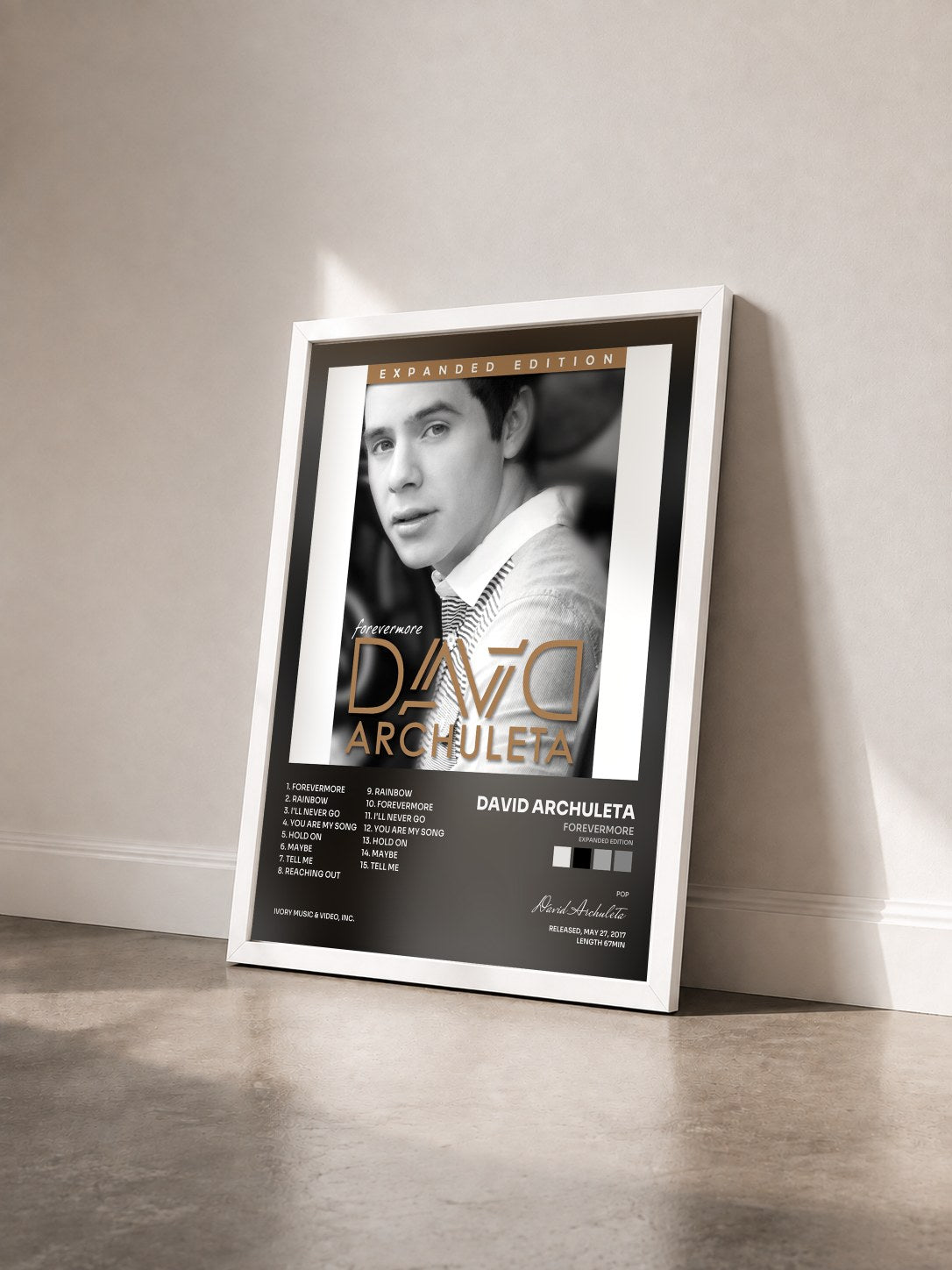 #blanc Tableau de l'album Forevermore (Expanded Edition) de David Archuleta vu de trois quarts, cadre blanc