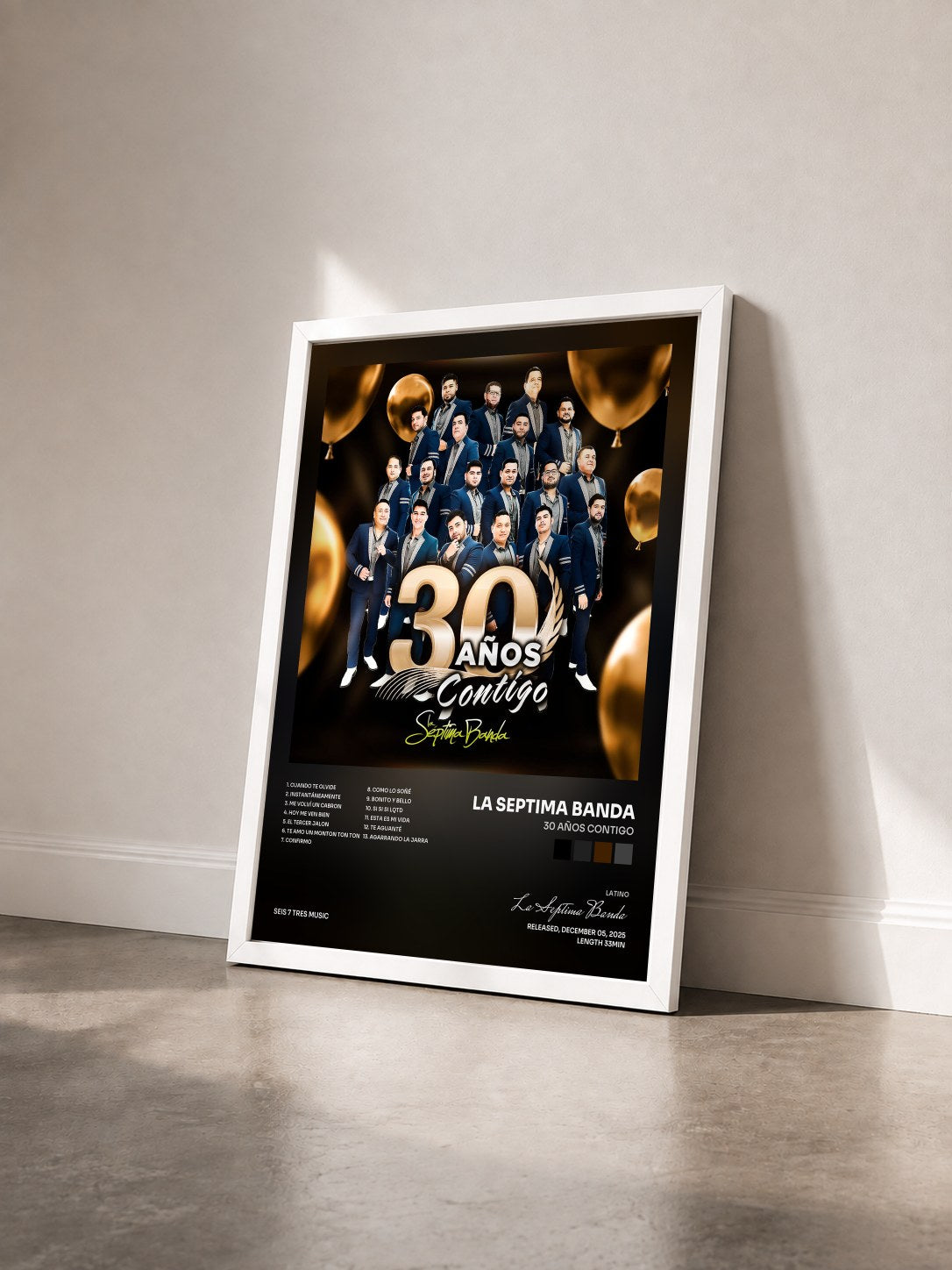 #blanc Tableau de l'album 30 Años Contigo de La Septima Banda vu de trois quarts, cadre blanc