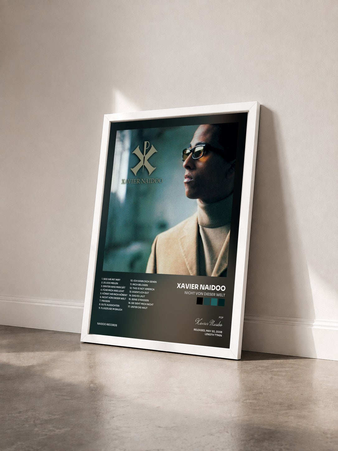 #blanc Tableau de l'album Nicht von dieser Welt de Xavier Naidoo vu de trois quarts, cadre blanc