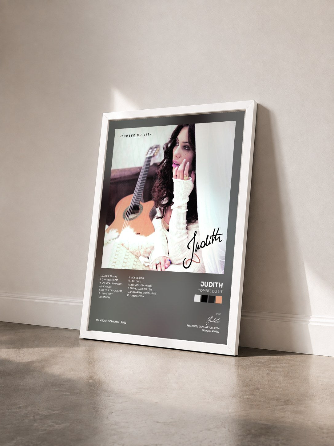 #blanc Tableau de l'album Tombée du lit de Judith vu de trois quarts, cadre blanc