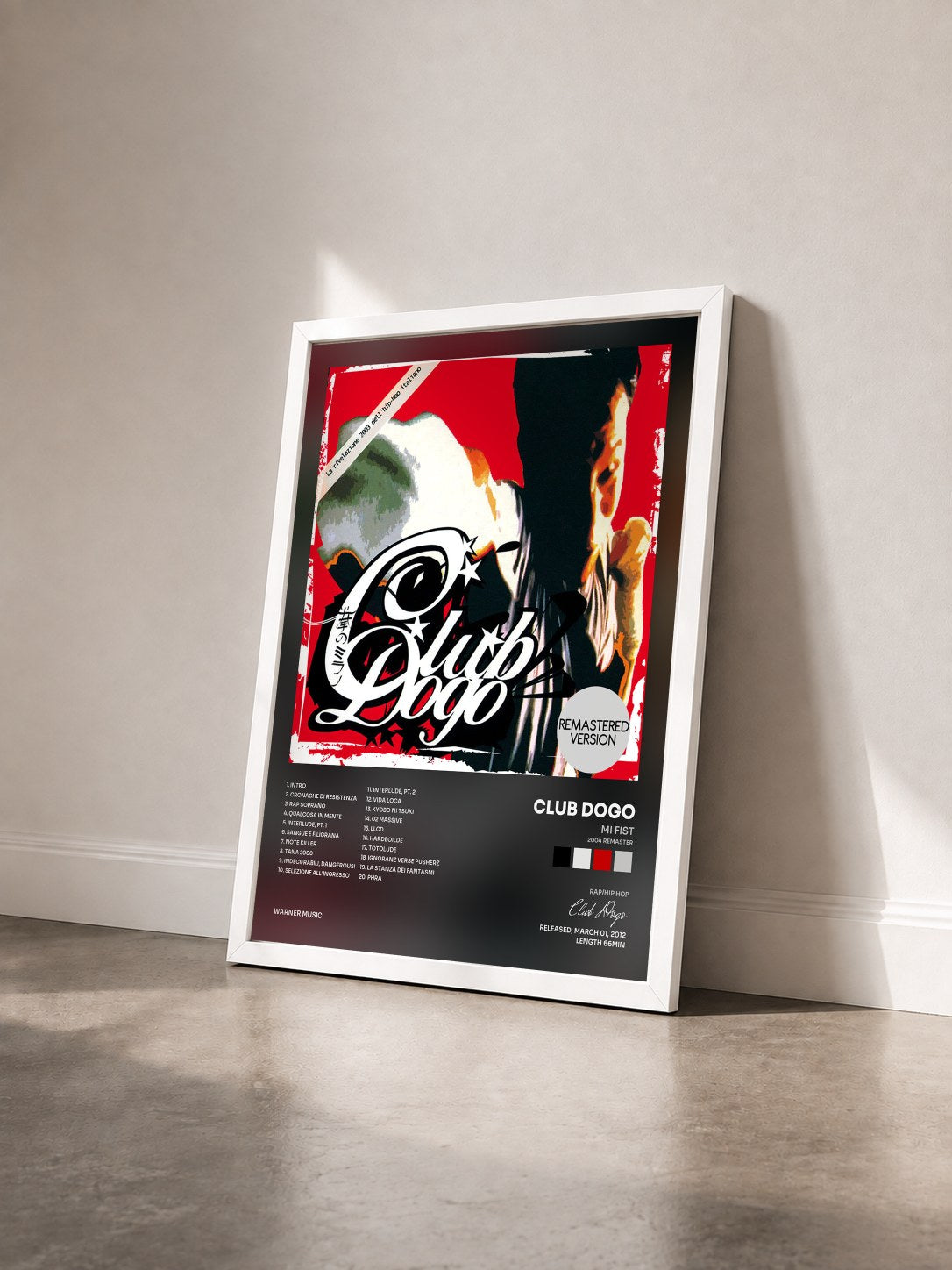 #blanc Tableau de l'album MI Fist (2004 Remaster) de Club Dogo vu de trois quarts, cadre blanc