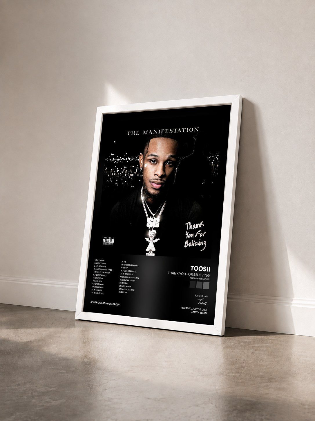 #blanc Tableau de l'album Thank You For Believing (The Manifestation) de Toosii vu de trois quarts, cadre blanc