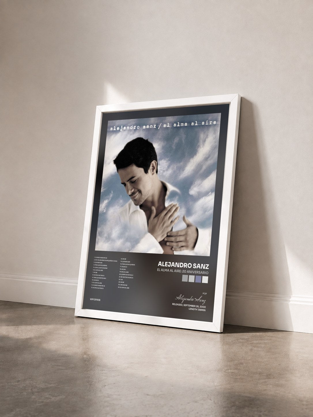 #blanc Tableau de l'album El alma al aire: 20 Aniversario de Alejandro Sanz vu de trois quarts, cadre blanc