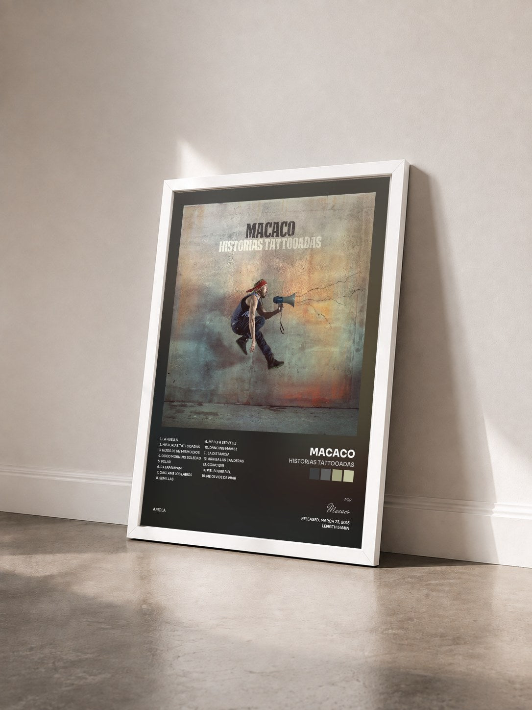 #blanc Tableau de l'album Historias Tattooadas de Macaco vu de trois quarts, cadre blanc