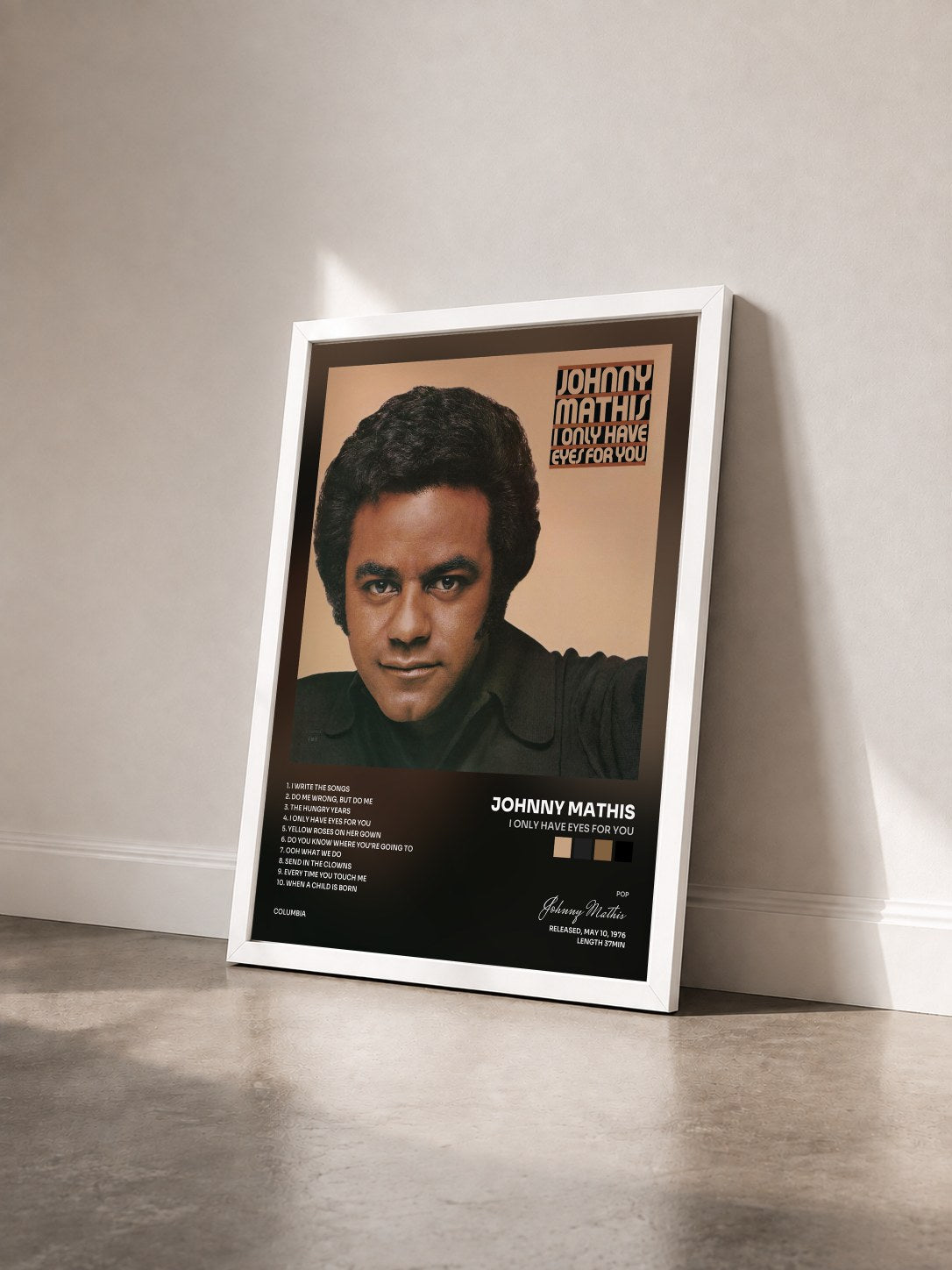 #blanc Tableau de l'album I Only Have Eyes For You de Johnny Mathis vu de trois quarts, cadre blanc