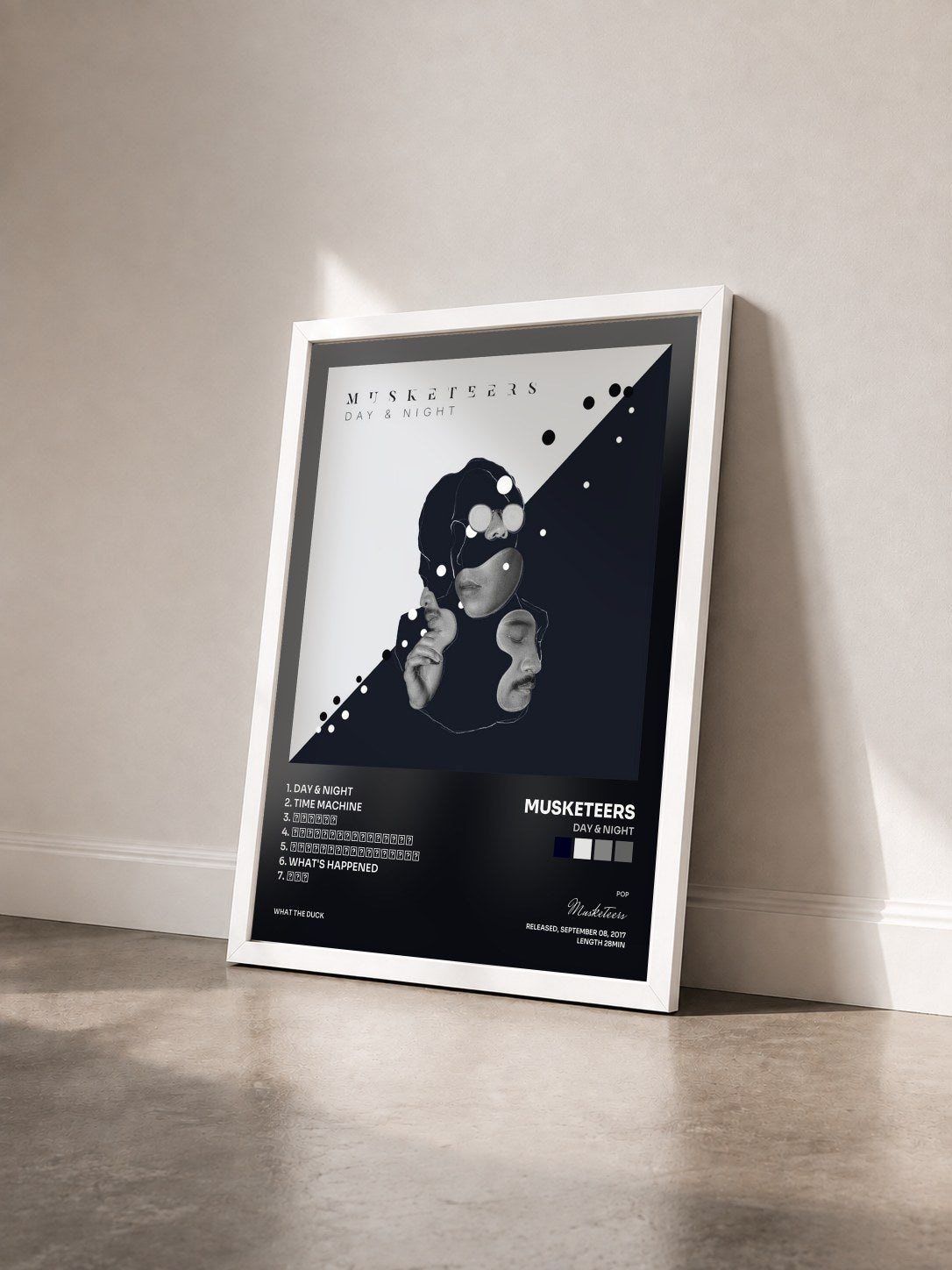 #blanc Tableau de l'album Day & Night de Musketeers vu de trois quarts, cadre blanc