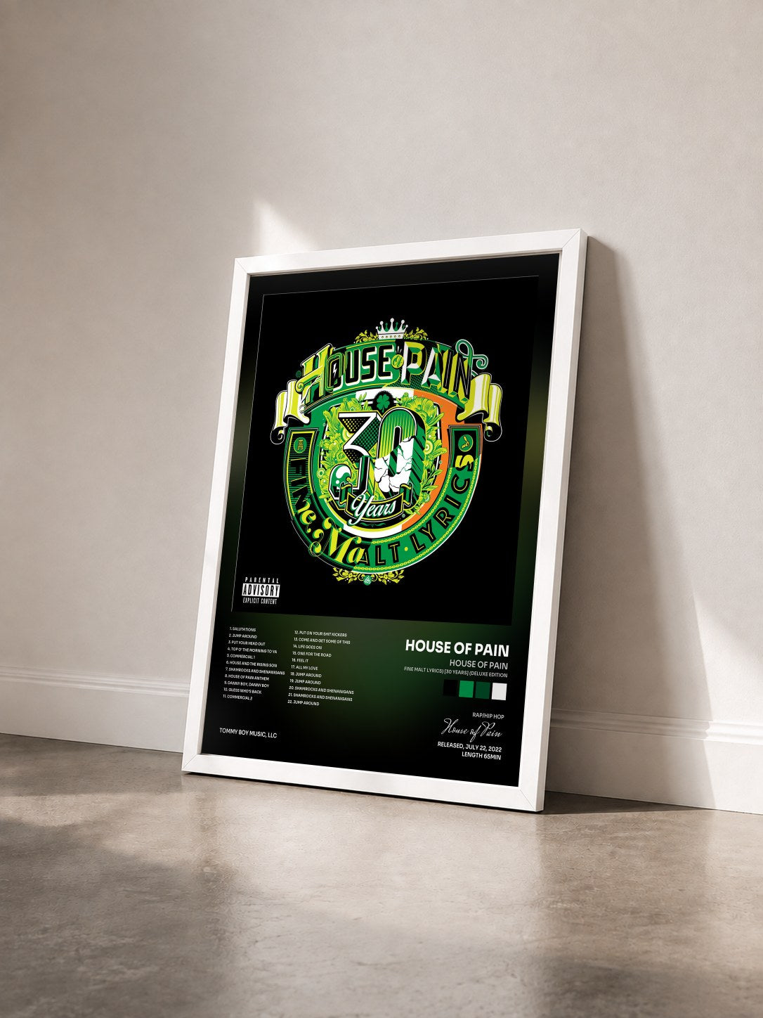 #blanc Tableau de l'album House of Pain (Fine Malt Lyrics) [30 Years] (Deluxe Edition) de House of Pain vu de trois quarts, cadre blanc