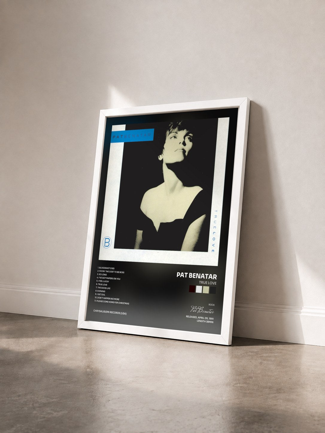 #blanc Tableau de l'album True Love de Pat Benatar vu de trois quarts, cadre blanc