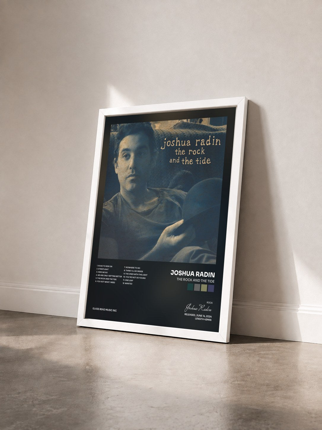 #blanc Tableau de l'album The Rock and the Tide de Joshua Radin vu de trois quarts, cadre blanc