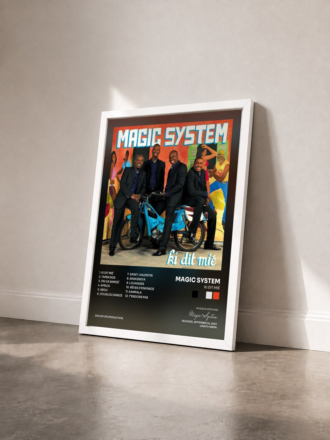 #blanc Tableau de l'album Ki Dit Mié de Magic System vu de trois quarts, cadre blanc