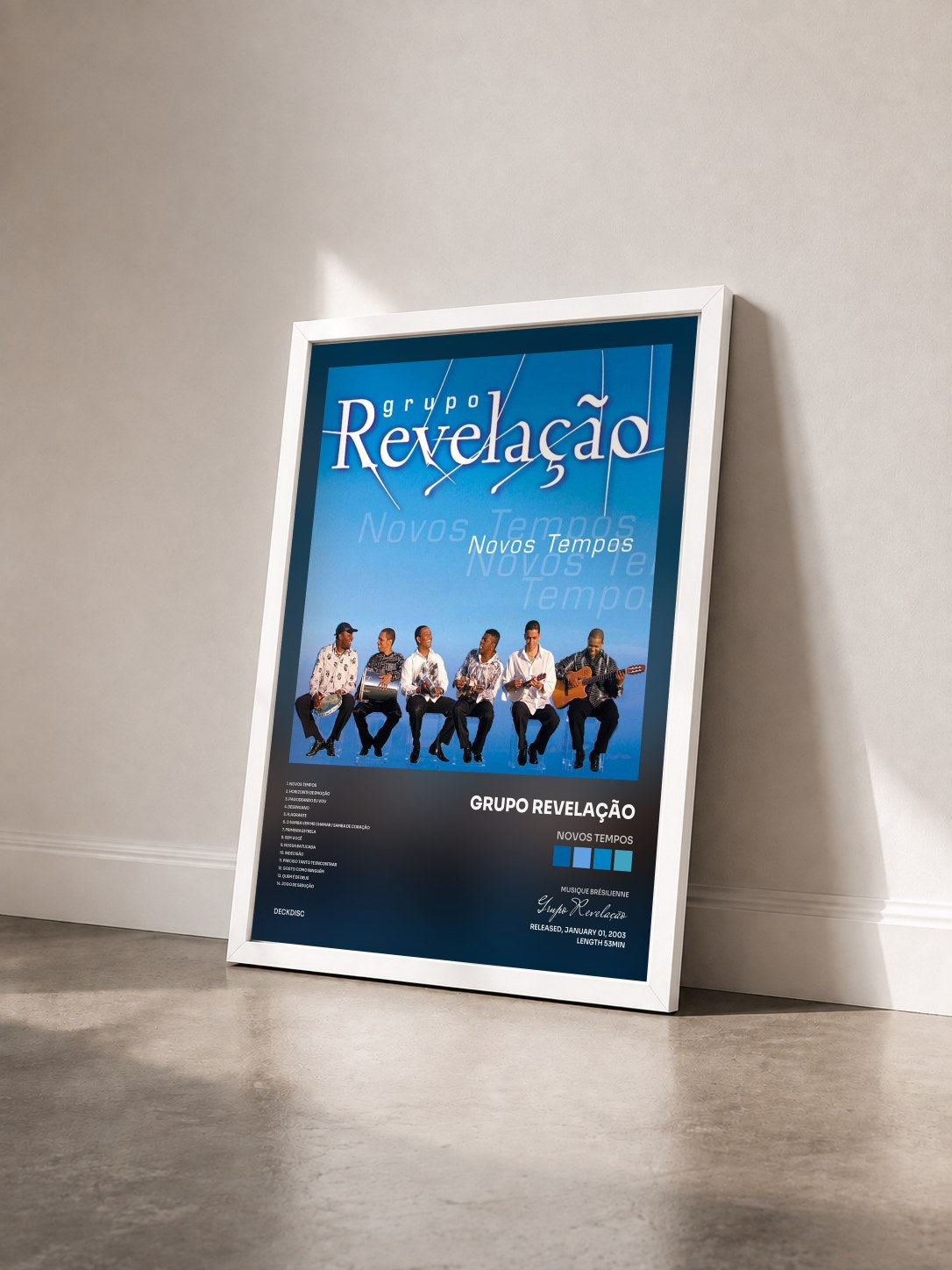 #blanc Tableau de l'album Novos Tempos de Grupo Revelação vu de trois quarts, cadre blanc