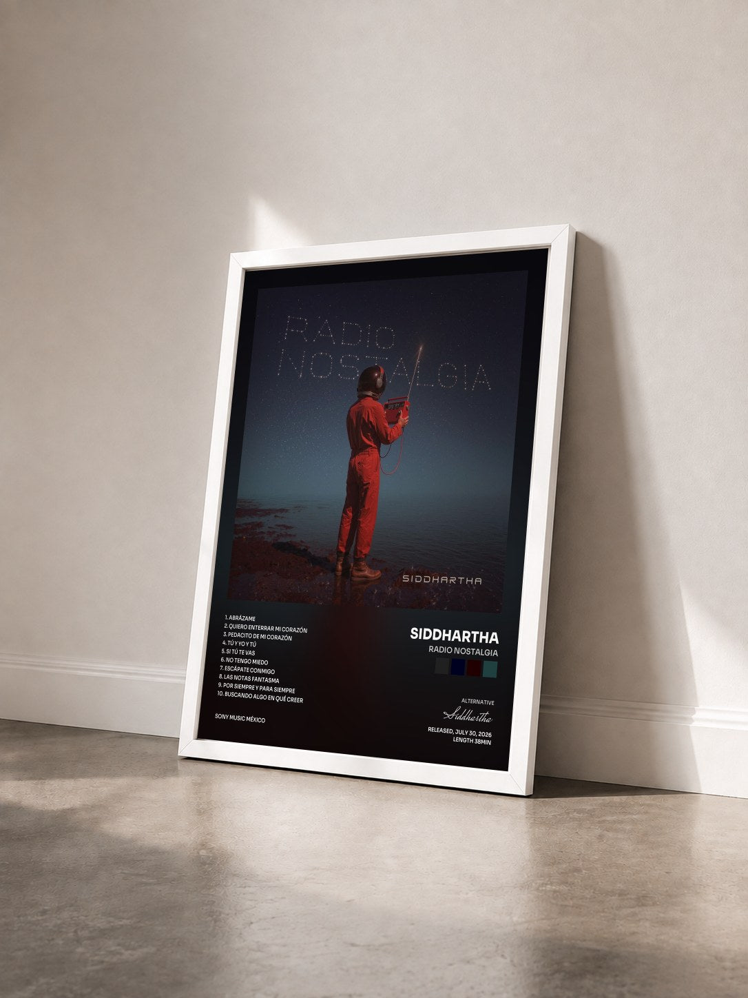 #blanc Tableau de l'album Radio Nostalgia de Siddhartha vu de trois quarts, cadre blanc
