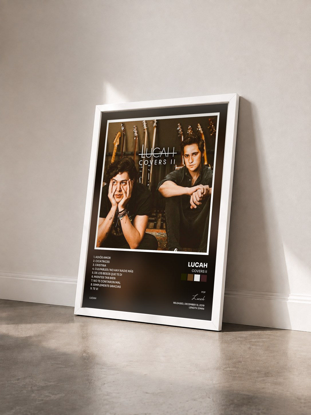 #blanc Tableau de l'album Covers II de Lucah vu de trois quarts, cadre blanc